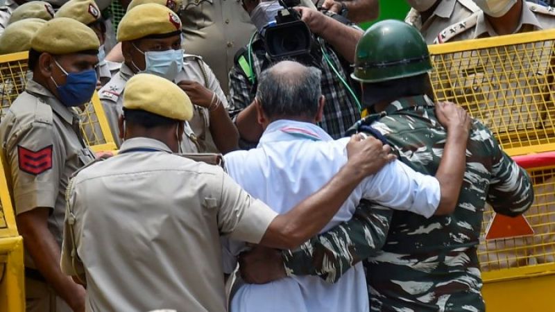 Delhi Police detains 589 during Youth Congress's protest