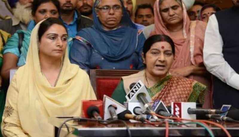 Harsimrat with Sushma 