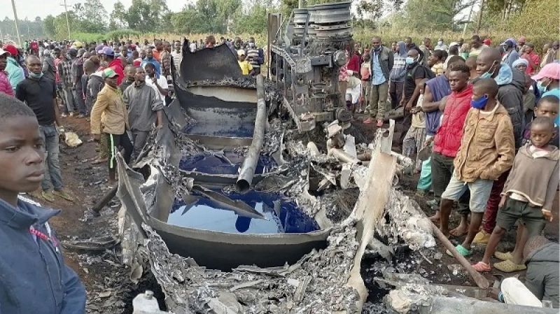 Oil tanker overturns in Kenya