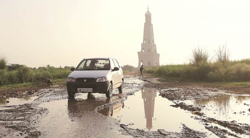 The Fateh Burj road at Chappar Chiri