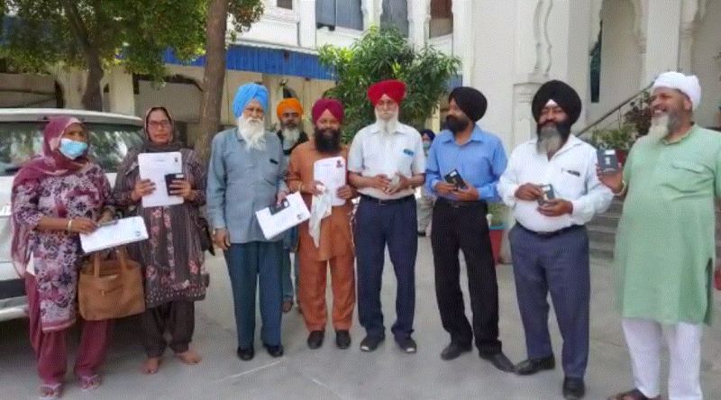 Passports distributed to the pilgrims of the Jatha