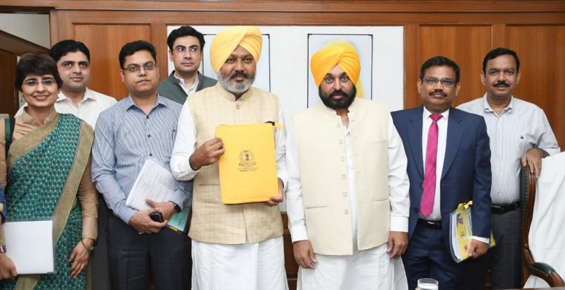 CM congratulates Cheema on presenting Janta budget CM congratulates Cheema on presenting Janta budget
