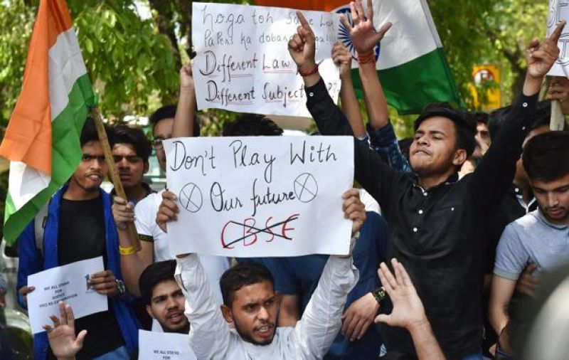 CBSE Paper Leak Student Srotesting in Delhi