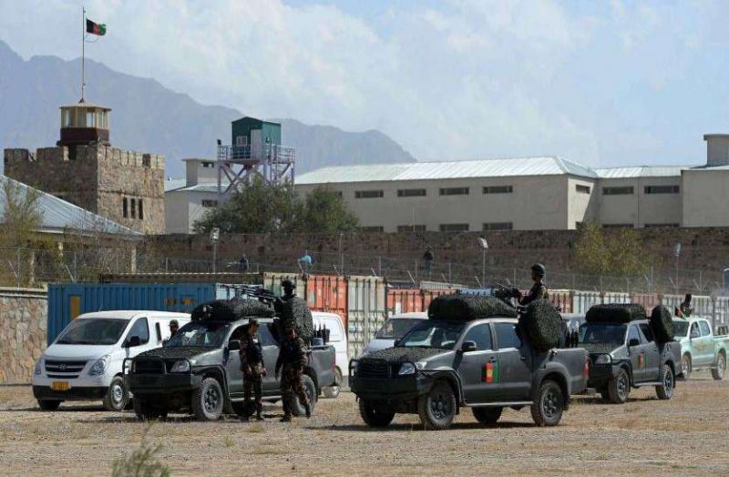 Terrorist attack outside Afganistan jail  