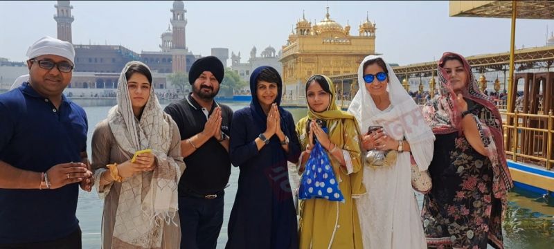Mandira Bedi at Darbar Sahib Mandira Bedi at Darbar Sahib