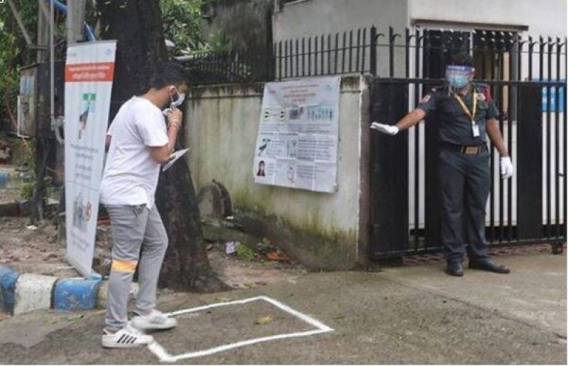 Boy travels 700 kms, misses NEET by 10 minutes