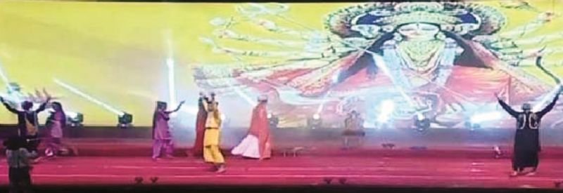 Dancing on Mool Mantra in Delhi Ramlila, Sikhs protest