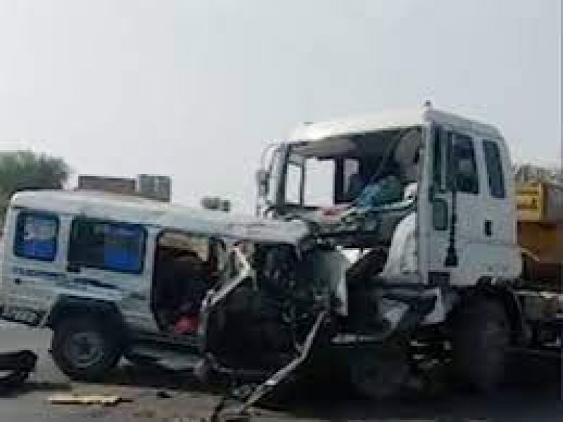 11 killed after truck-jeep collide 11 killed after truck-jeep collide