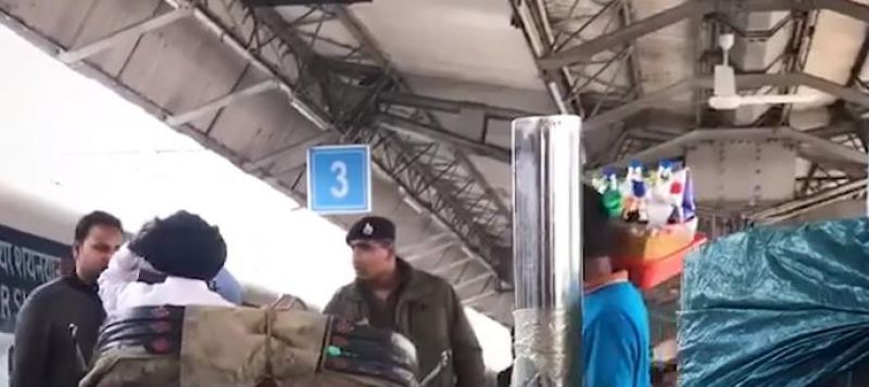 Punjab Police thrashing elderly rickshaw-puller, Video viral