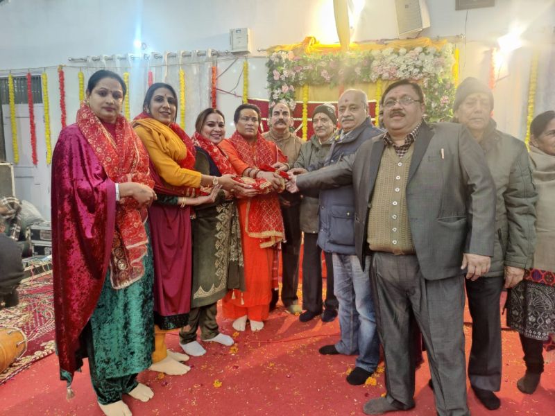 SANATAN DHARM MANDIR SECTOR 38 C Chandigarh Ne KINRO KO BADHAI DI.