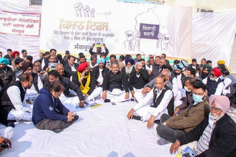 Punjab Education Minister Singla sits on Hunger Strike in solidarity with farmers & Arhtiyas