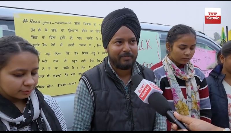 Punjabi University Students Distribute Free books at Kundli Border Punjabi University Students Distribute Free books at Kundli Border