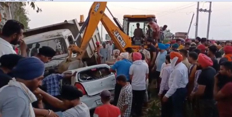  Tipper-car collision kills five members of family, including 3-year-old girl