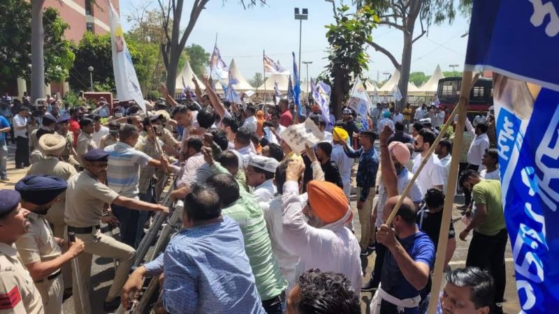  AAP protests in Chandigarh over rising water rates