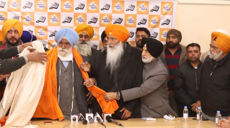 Former Minister Sarwan Singh Phillaur and son join SAD Sanyukt