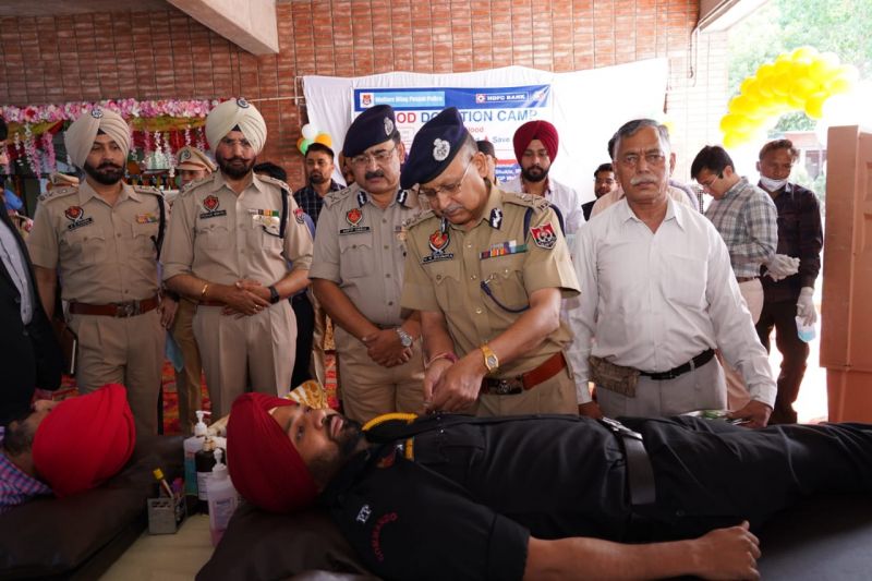 DGP Punjab VK bhawra leads from front, donates blood with Police Men