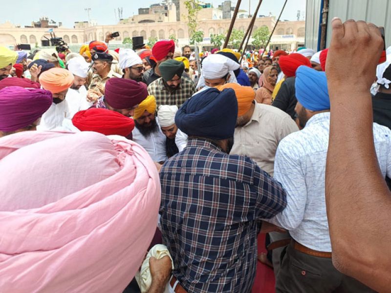 Navjot Sidhu at Darbar Sahib