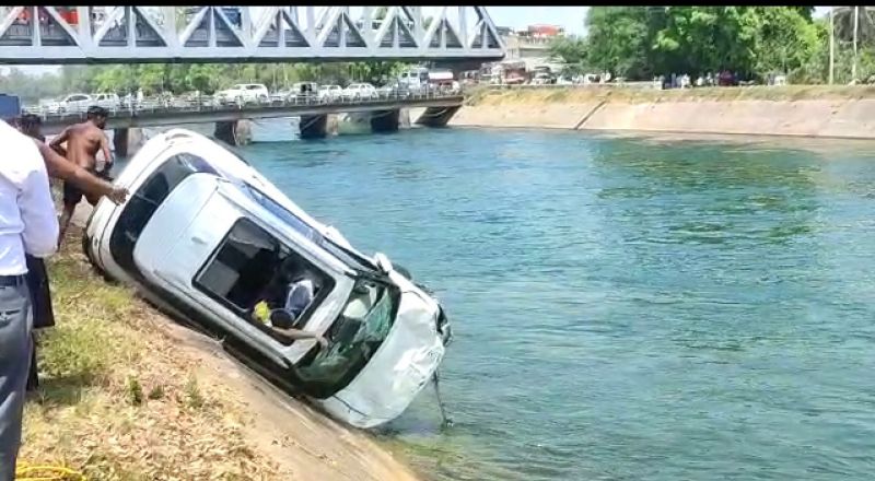 A car fell into the Bhakra canal A car fell into the Bhakra canal
