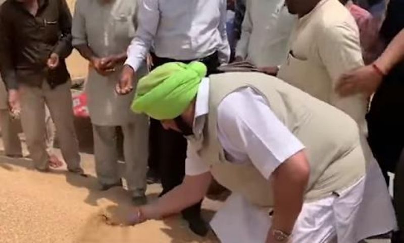 Captain Amarinder Singh visits Grain Market