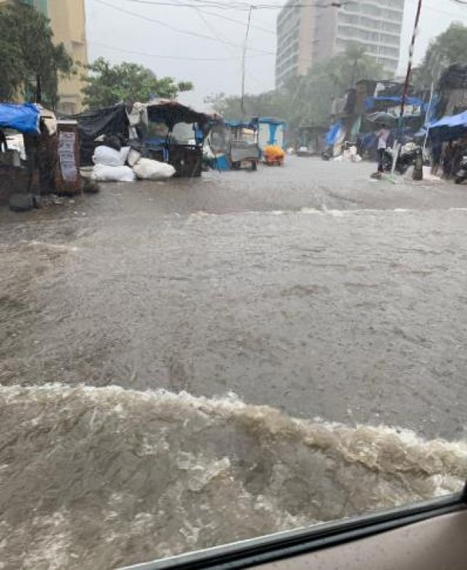 Heavy rains continued to lash Mumbai