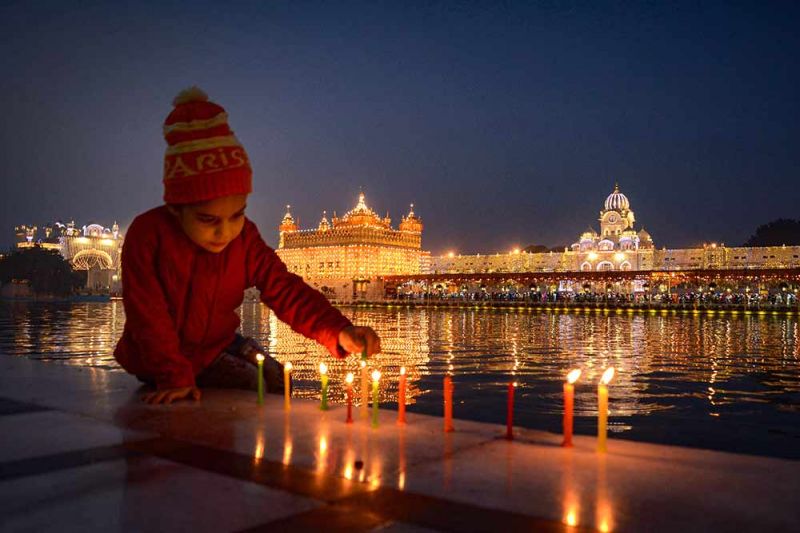 Devotees offer prayer at darbar sahib 