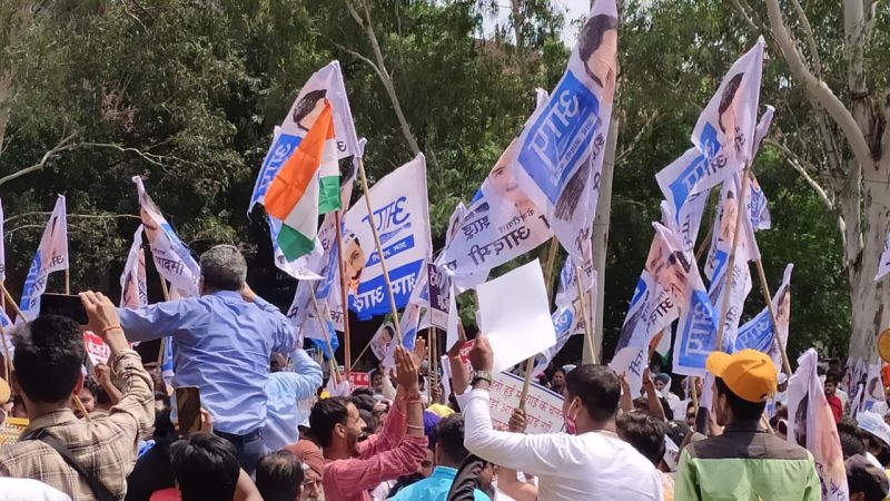 Aam Aadmi Party demonstrated against corruption spread in Municipal Corporation- Pradeep Chhabra