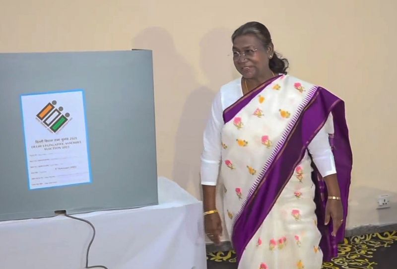 President Murmu casts vote 