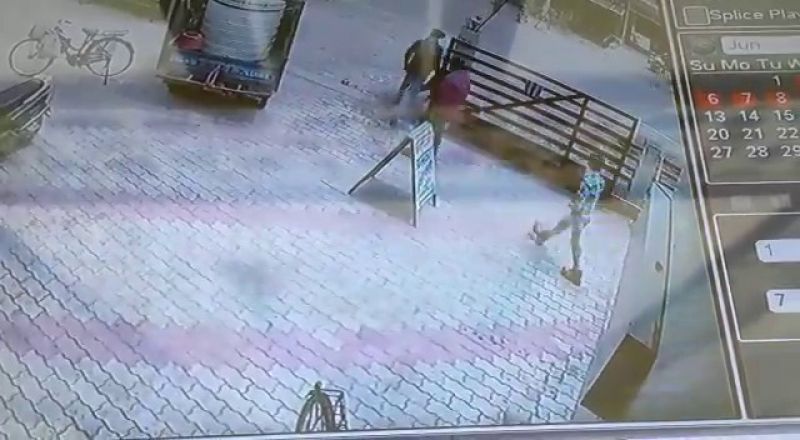 Fearless thieves looted Rs 1.19 crore from a bank in a movie style