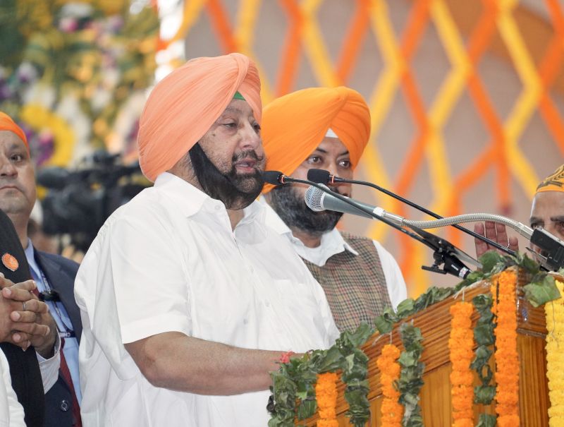 Captain Amarinder Singh addressing the Sangat on the occasion of 550th Prakash Purb