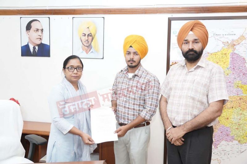 Social Security Minister hands over job letters to appointees on compassionate ground Social Security Minister hands over job letters to appointees on compassionate ground