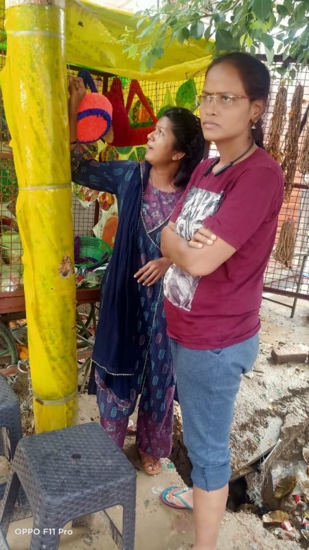 (Missing female constable selling flowers) (Missing female constable selling flowers)