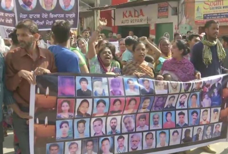 Amritsar rail tragedy: Victims family protest