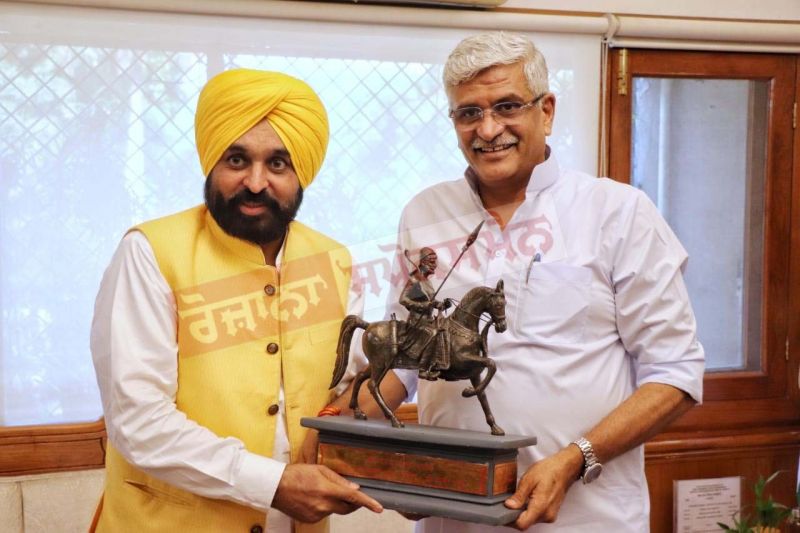 CM Mann met Union Minister Gajendra Singh ShekhawatCM Mann met Union Minister Gajendra Singh Shekhawat