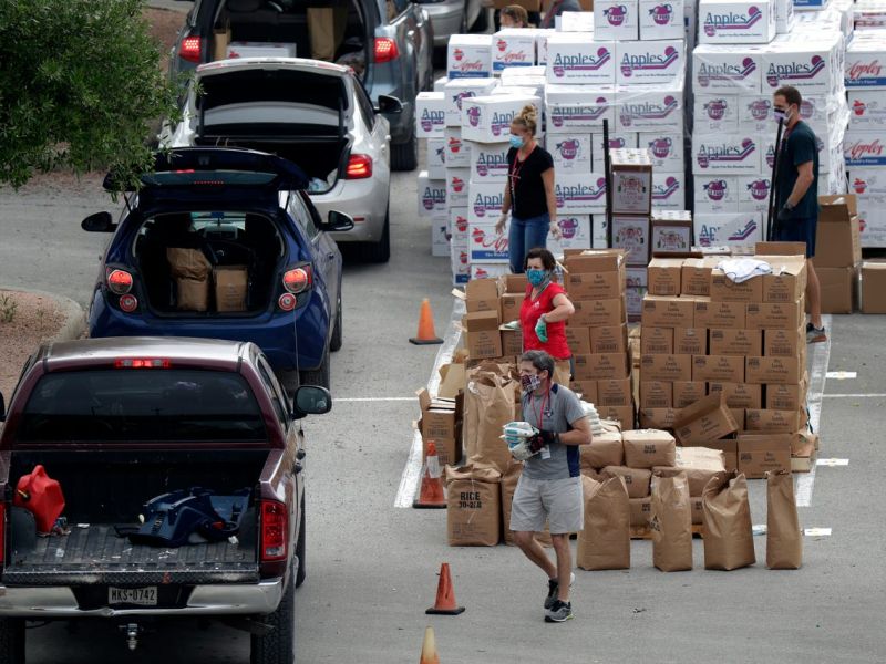 25,000 people in need get food, turkeys at Dallas food bank drive-thru