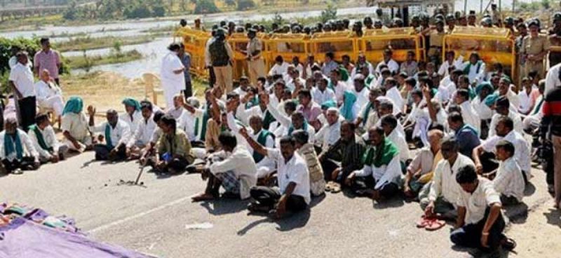 Disgruntled farmers protest dharna after the government's assurance