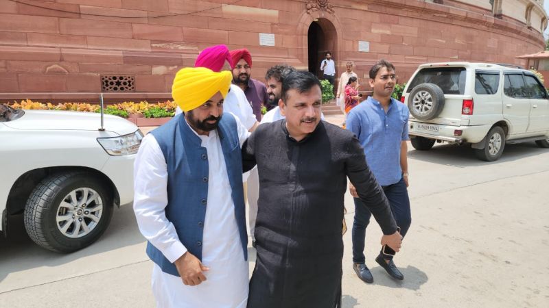 CM Bhagwant Mann joins AAP MP Sanjay Singh's Protest CM Bhagwant Mann joins AAP MP Sanjay Singh's Protest