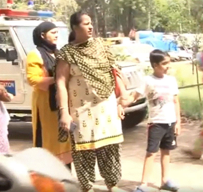 7-year-old child spends three days beside mother’s body