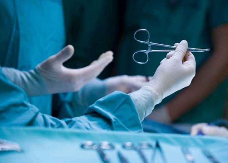 why do doctors wear only green or blue clothes during the operation why do doctors wear only green or blue clothes during the operation