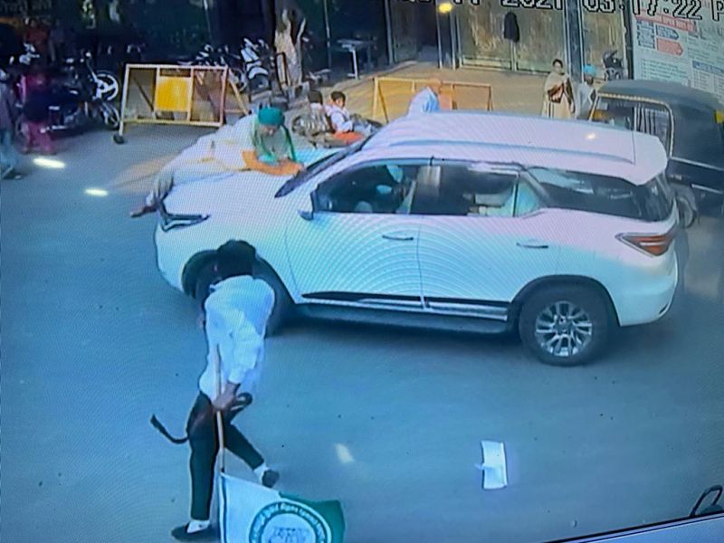 Akali leaders attacked protesting farmers