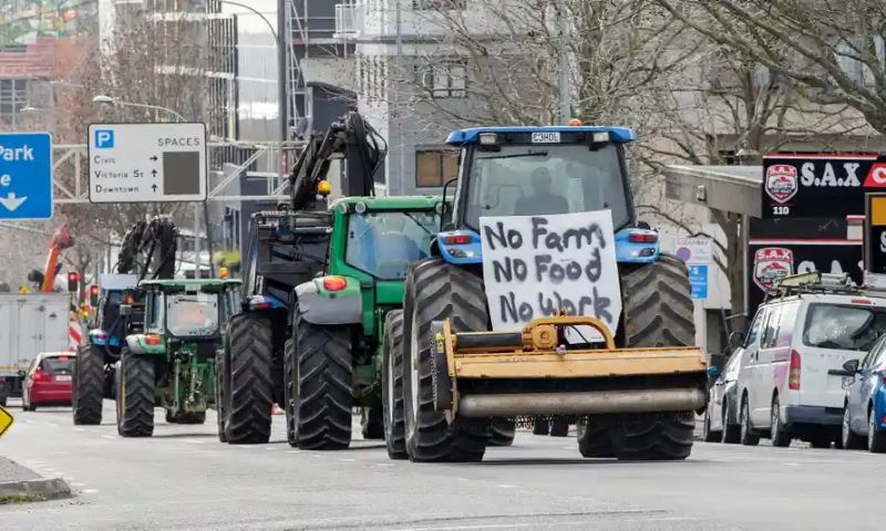 New Zealand farmers huge protest over environmental rules