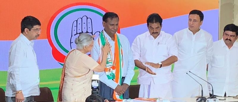 BJP MP Udit Raj joins Congress party