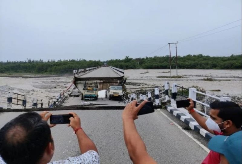 Broken bridge on Rishikesh-Dehradun highway