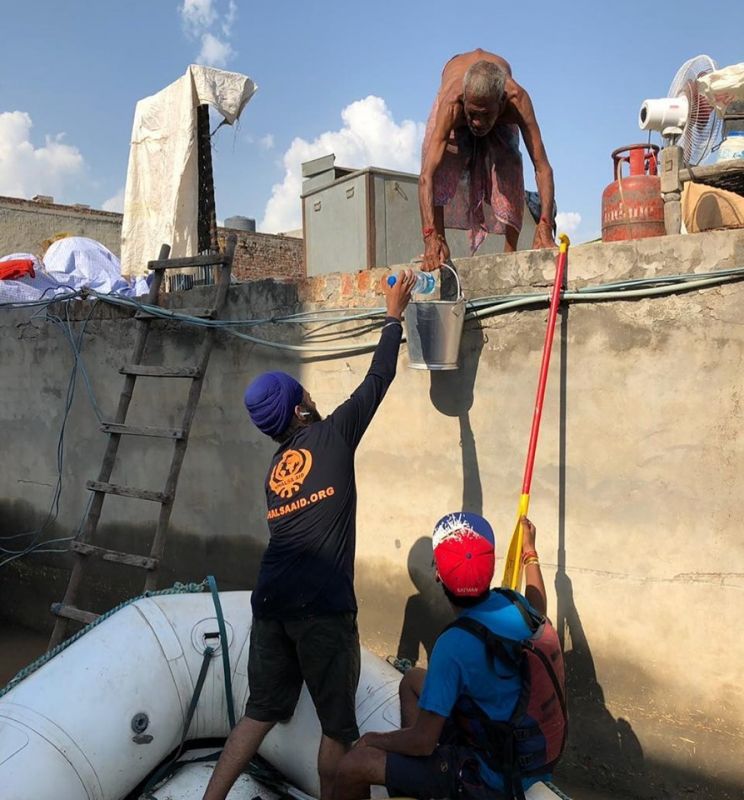 Khalsa Aid, Sikh Relief UK & other organizations came together to help flood victims