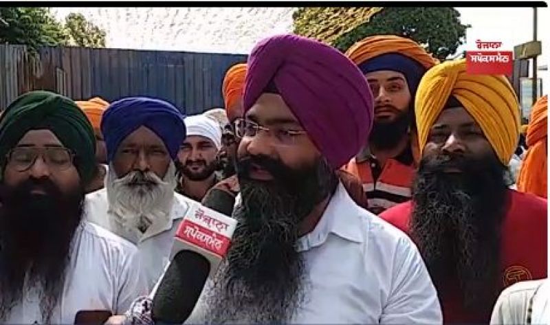 Sikhs Protest Outside SGPC Office