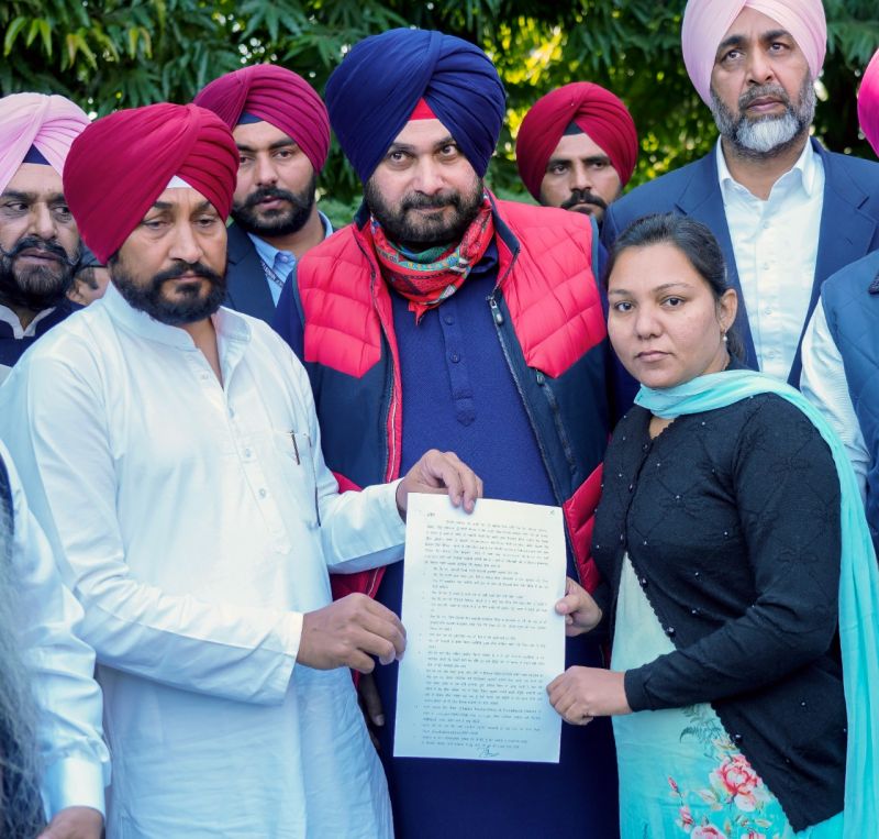 CM Charanjit Singh Channi and Navjot Sidhu