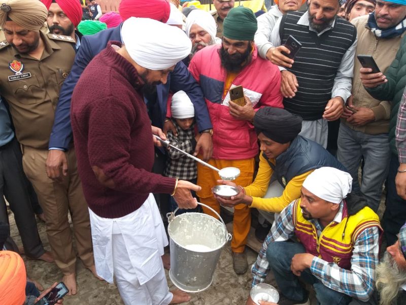 Chief Minister Charanjit Channi paying obeisance at Gurdwara Sri Fatehgarh Sahib