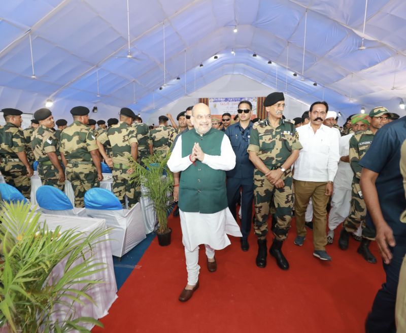 Amit Shah inaugurates Indo-Pak border viewing point in Gujarat's Nada Bet