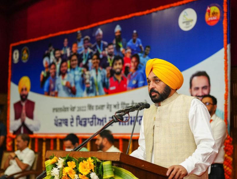CM Mann awarded Rs 9.30 crore to the players participating in the Commonwealth Games