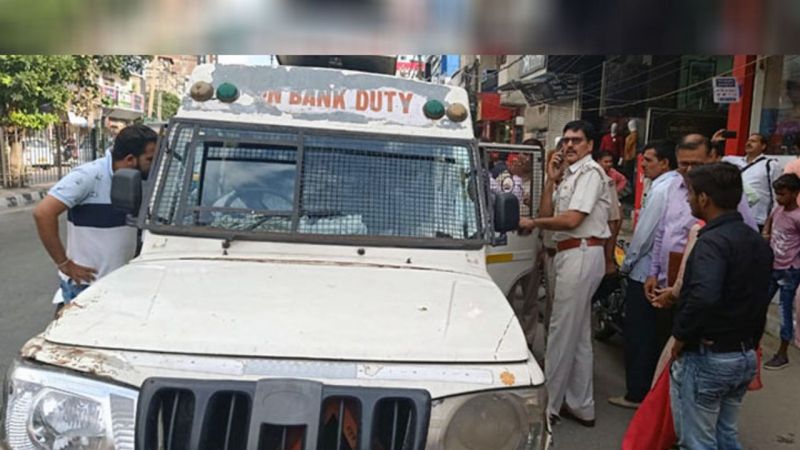 Rs 3 crore looted in cash van in Rohtak Rs 3 crore looted in cash van in Rohtak