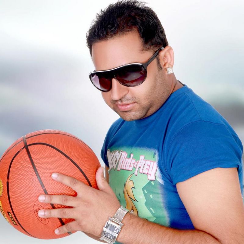 Singer Shinda Shonki